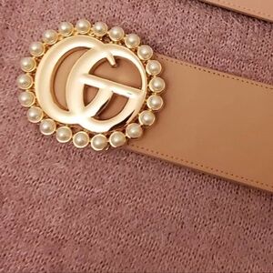 Chic Pearl-Embellished Tan Belt